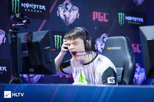 随后替补侧 随后替补侧