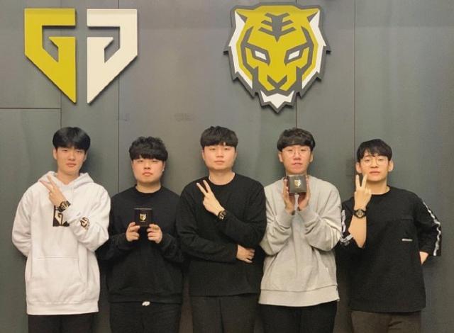 强者恒强 强者恒强